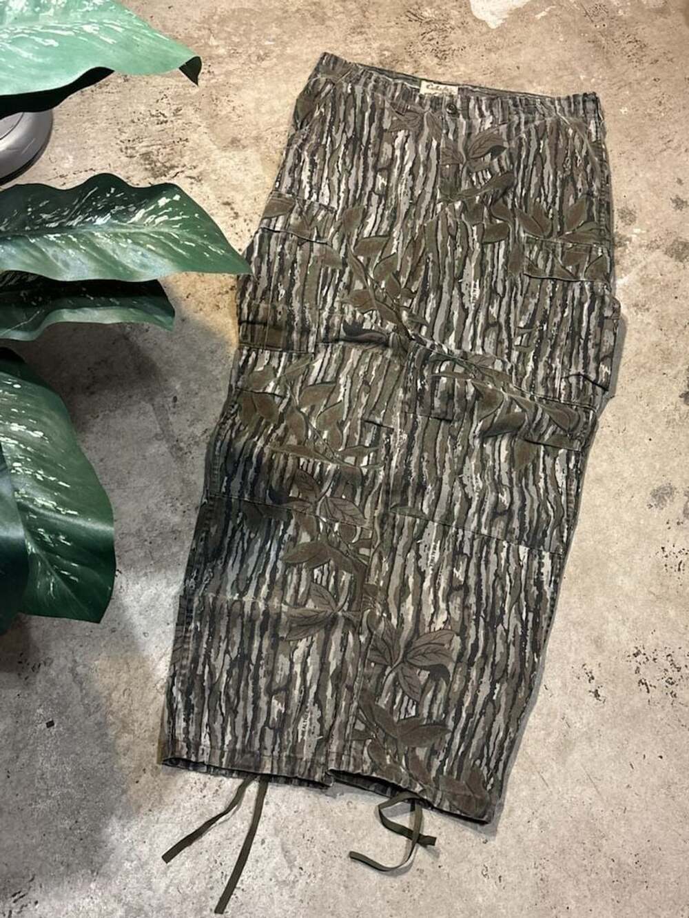 Cabela's Realtree Camouflage Cargo Hunting Pants Medium Long